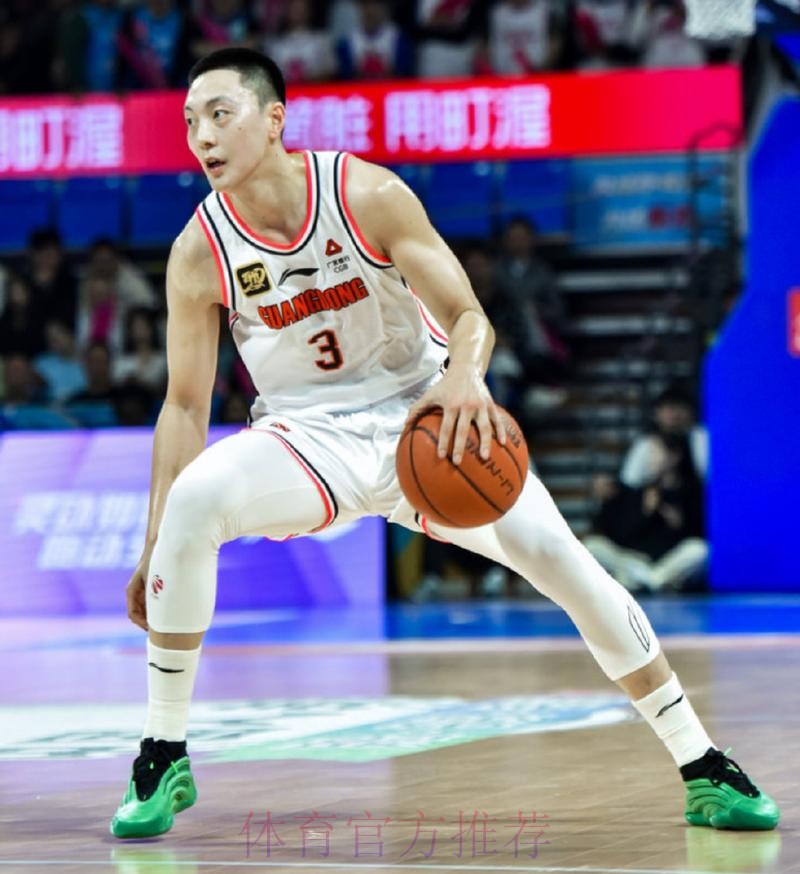 广东队记：球队现在很需要找回状态的胡明轩在场上帮助球队